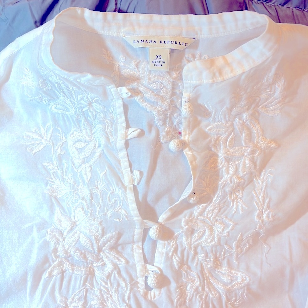 Beautifully embroidered, peasant-style, white, cotton blouse. Ban Republic. XS